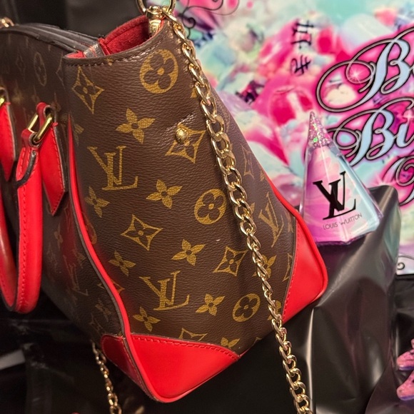Louis Vuitton Monogram Phoenix MM with COA - Picture 7 of 14